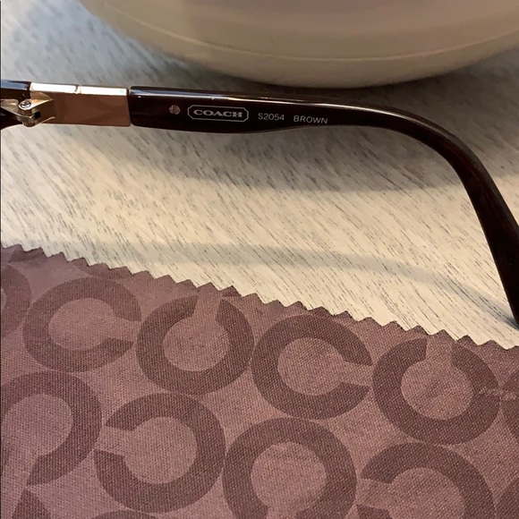 Coach Sunglasses with Case & Cloth - Picture 5 of 5